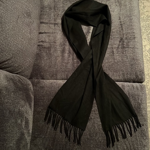 Black scarf - Picture 2 of 3